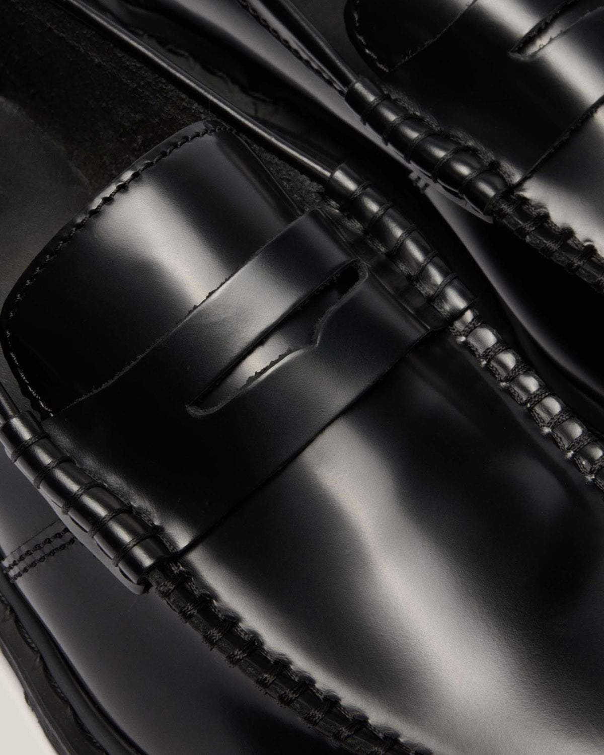 Penton Polished Smooth in Black