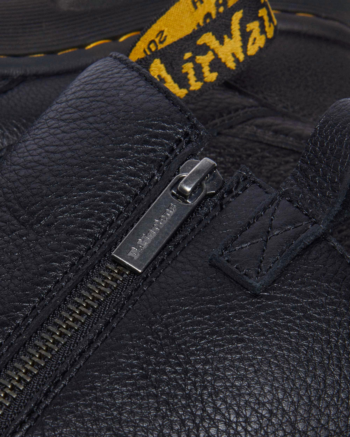DMXL Rigger leather boots in Black