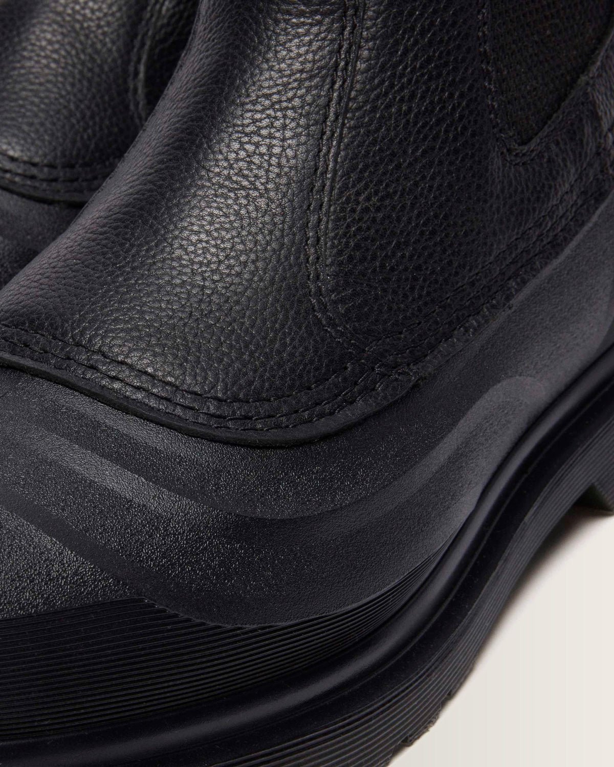 2976 SUB LEATHER CHELSEA BOOTS in Black