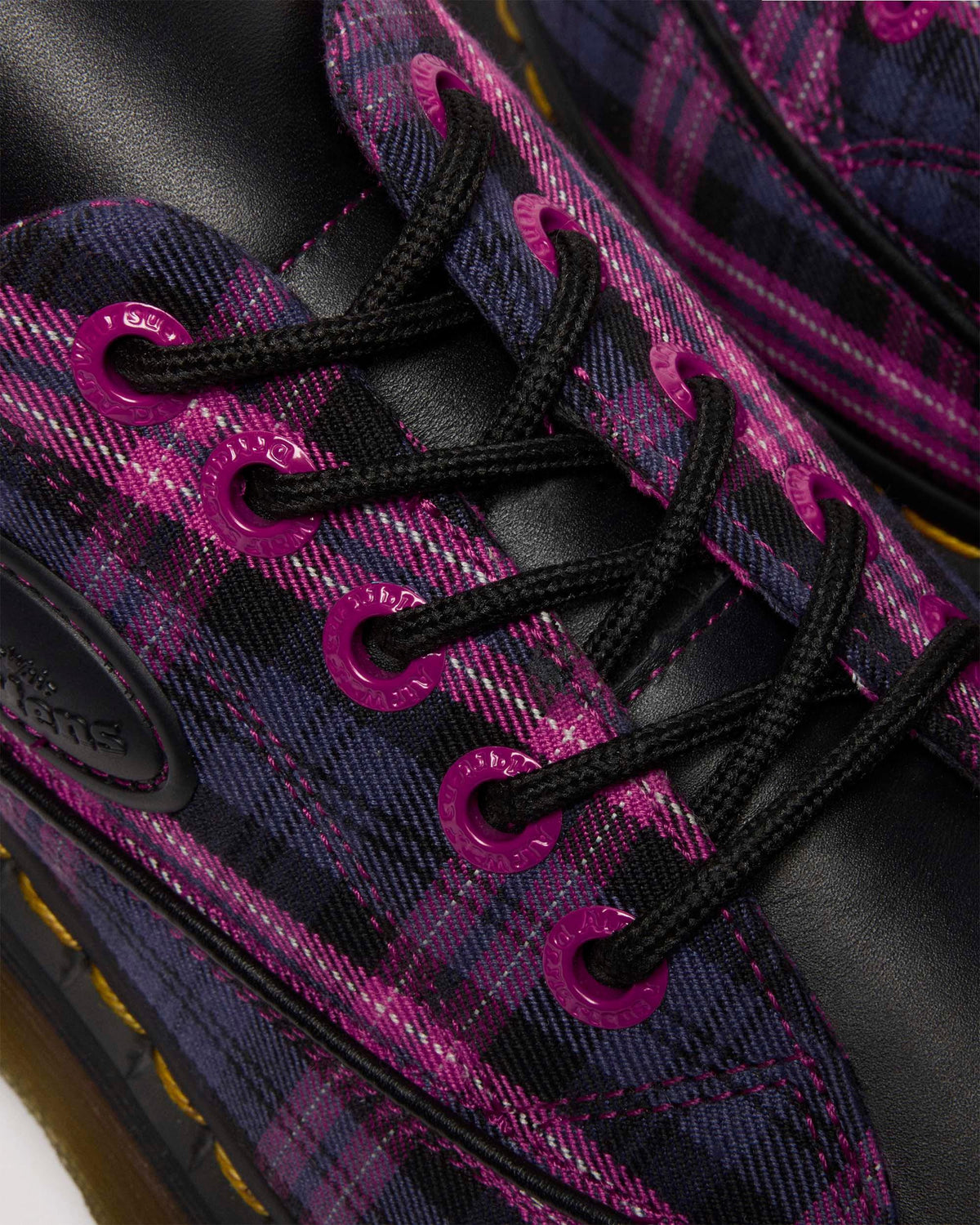 BUZZ 5I in Black+pink Multi