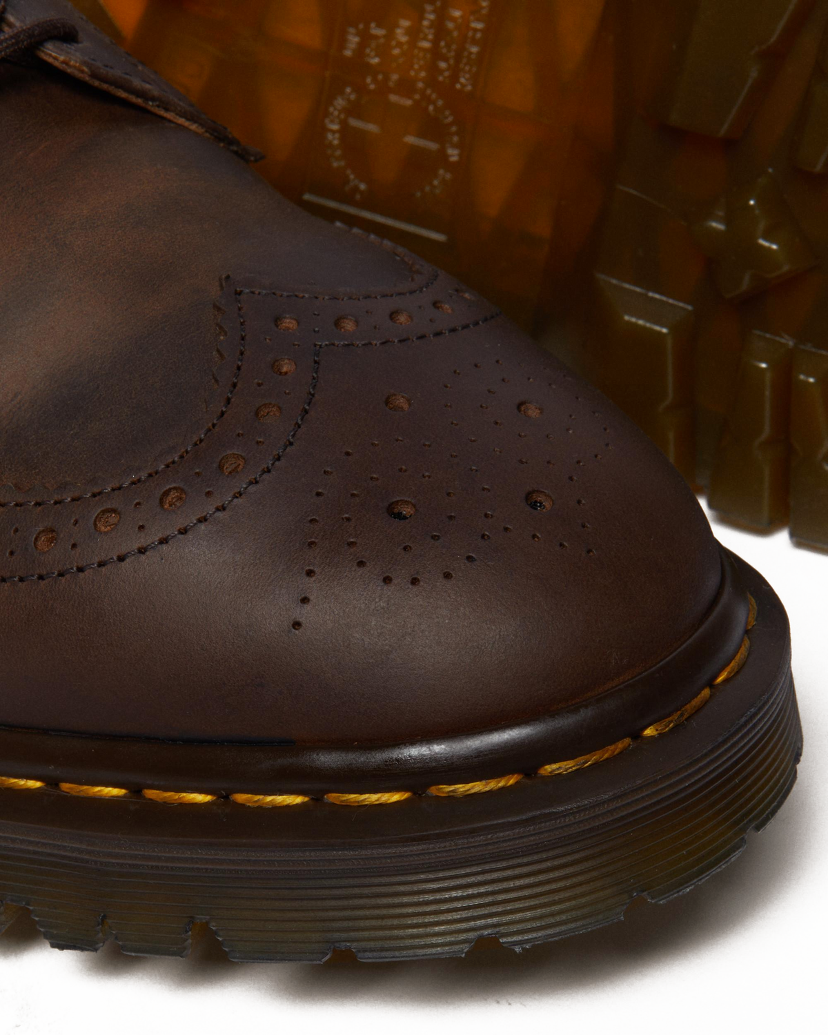 3989 Brogue Crazy Horse Leather Shoes in Brown