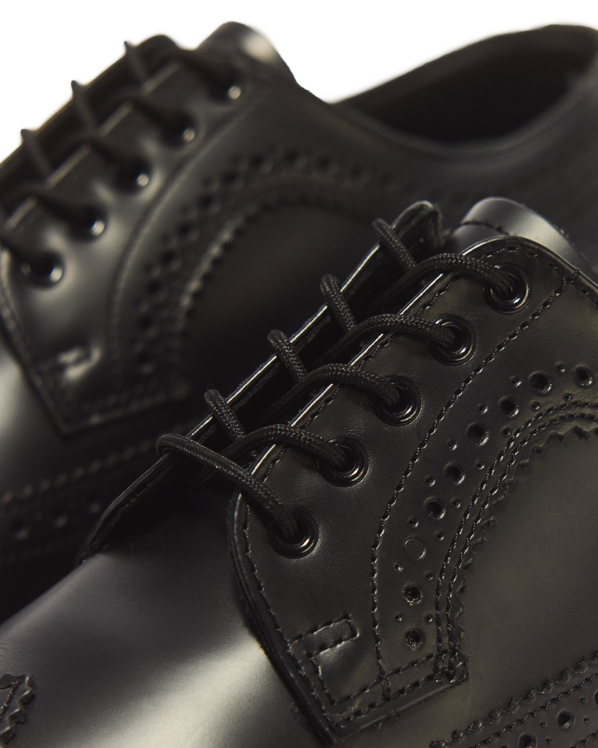 3989 Yellow Stitch Smooth Leather Brogue Shoes in Black