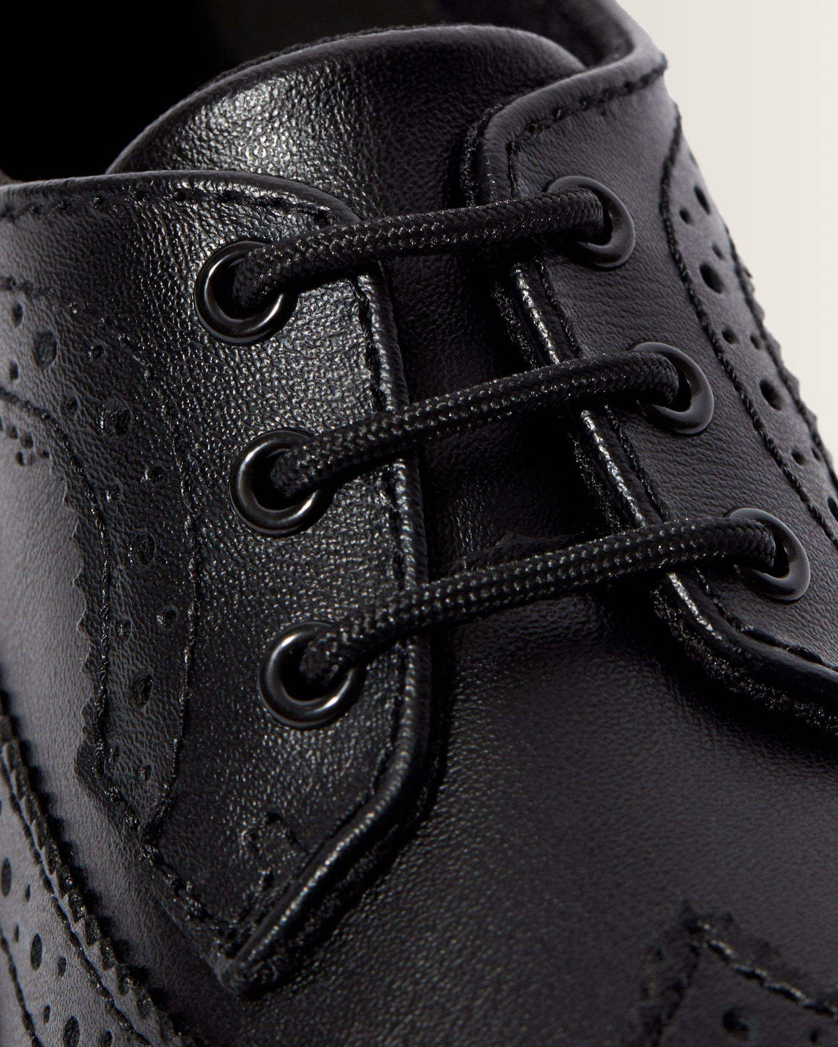 Junior 3989 in Black
