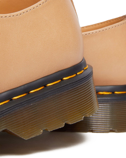 1461 Carrara Leather Oxford Shoes in Beige