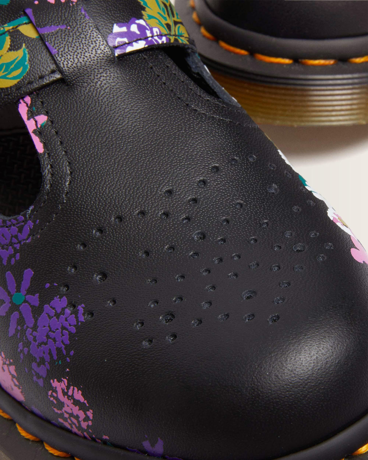 8065 Vintage Floral Leather Mary Jane Shoes in Black+multi