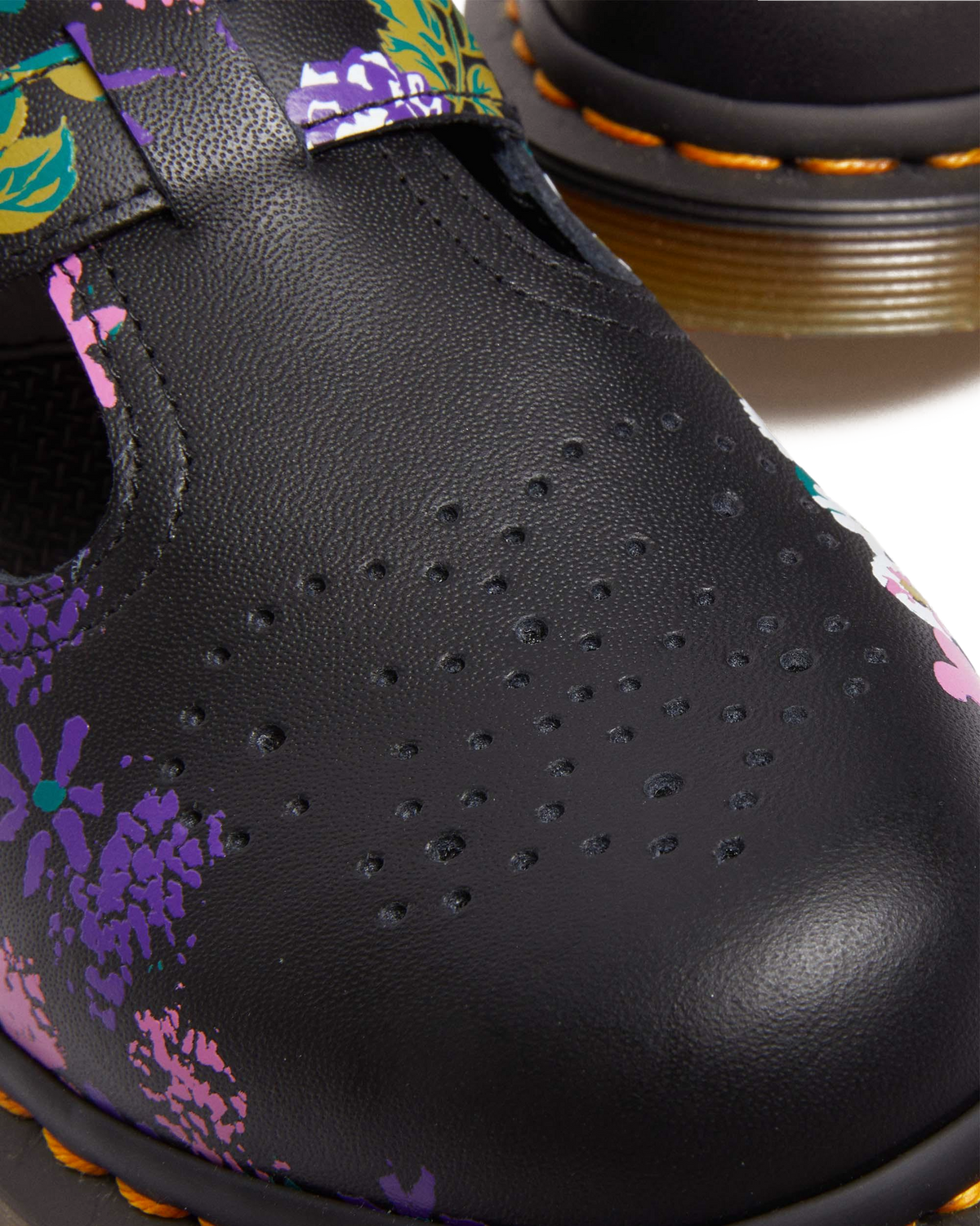 8065 Vintage Floral Leather Mary Jane Shoes in Black+multi