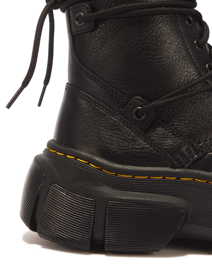 DMXL 8-eye leather boots in Black