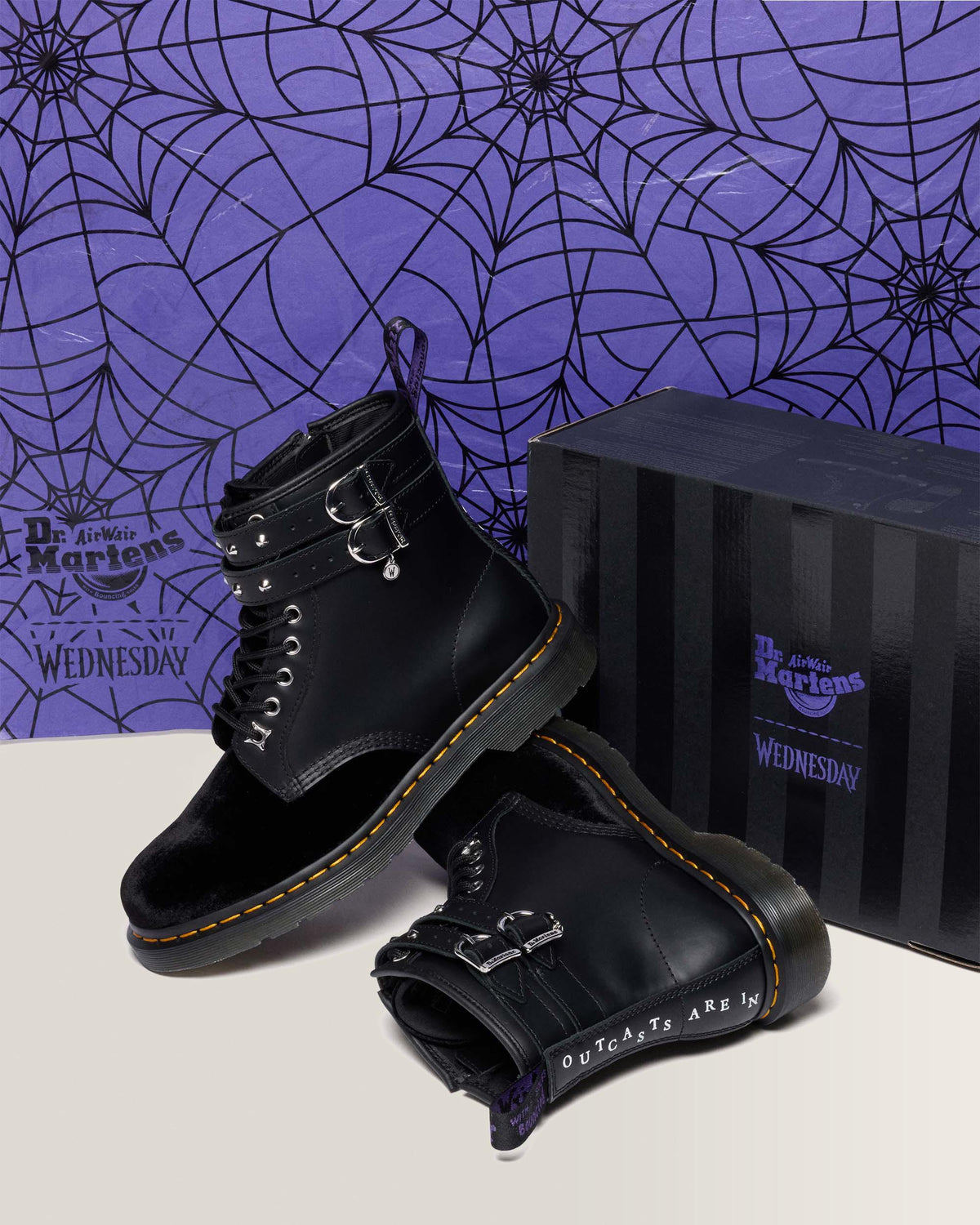 1460 Wednesday Boots in Black