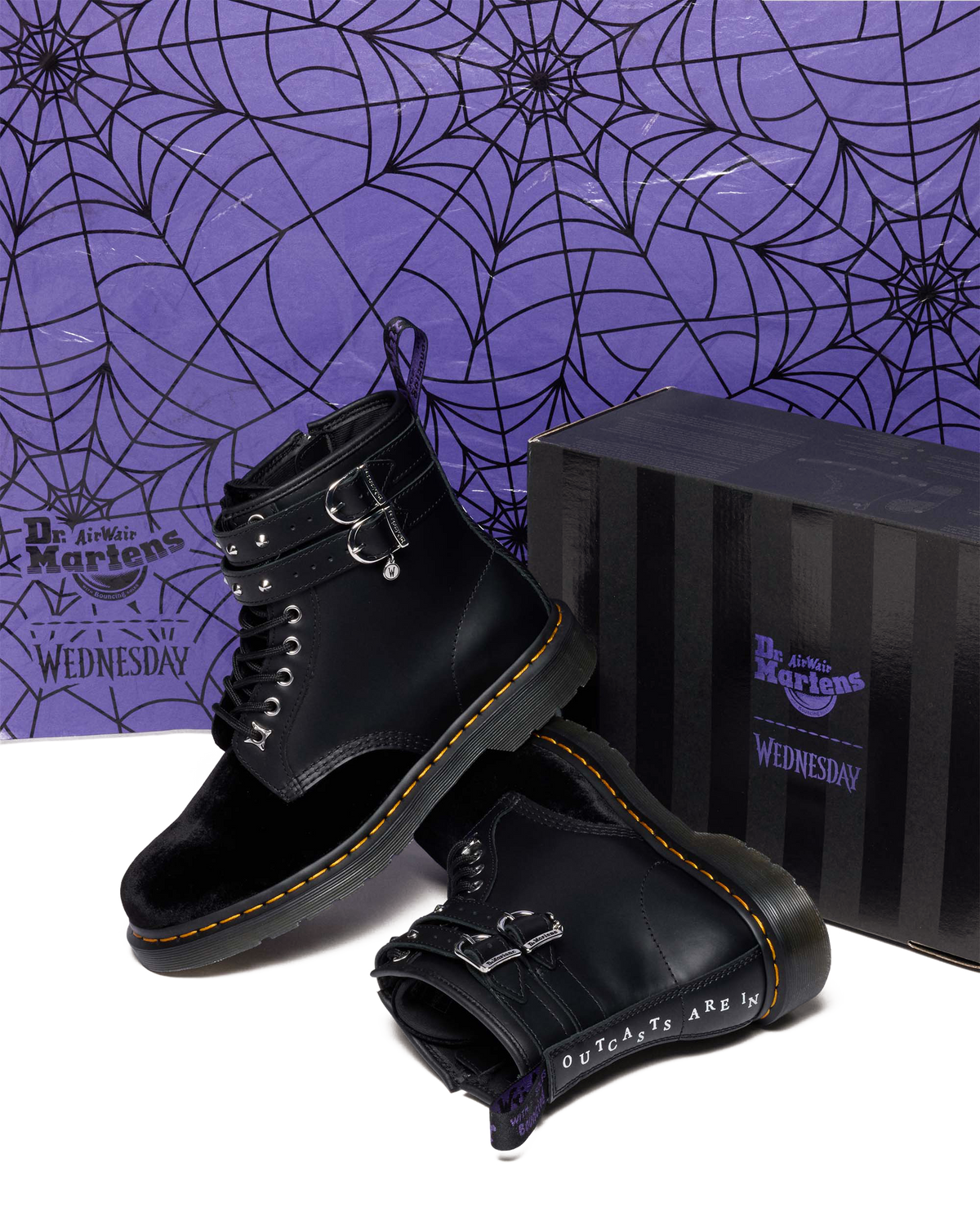 1460 Wednesday Boots in Black