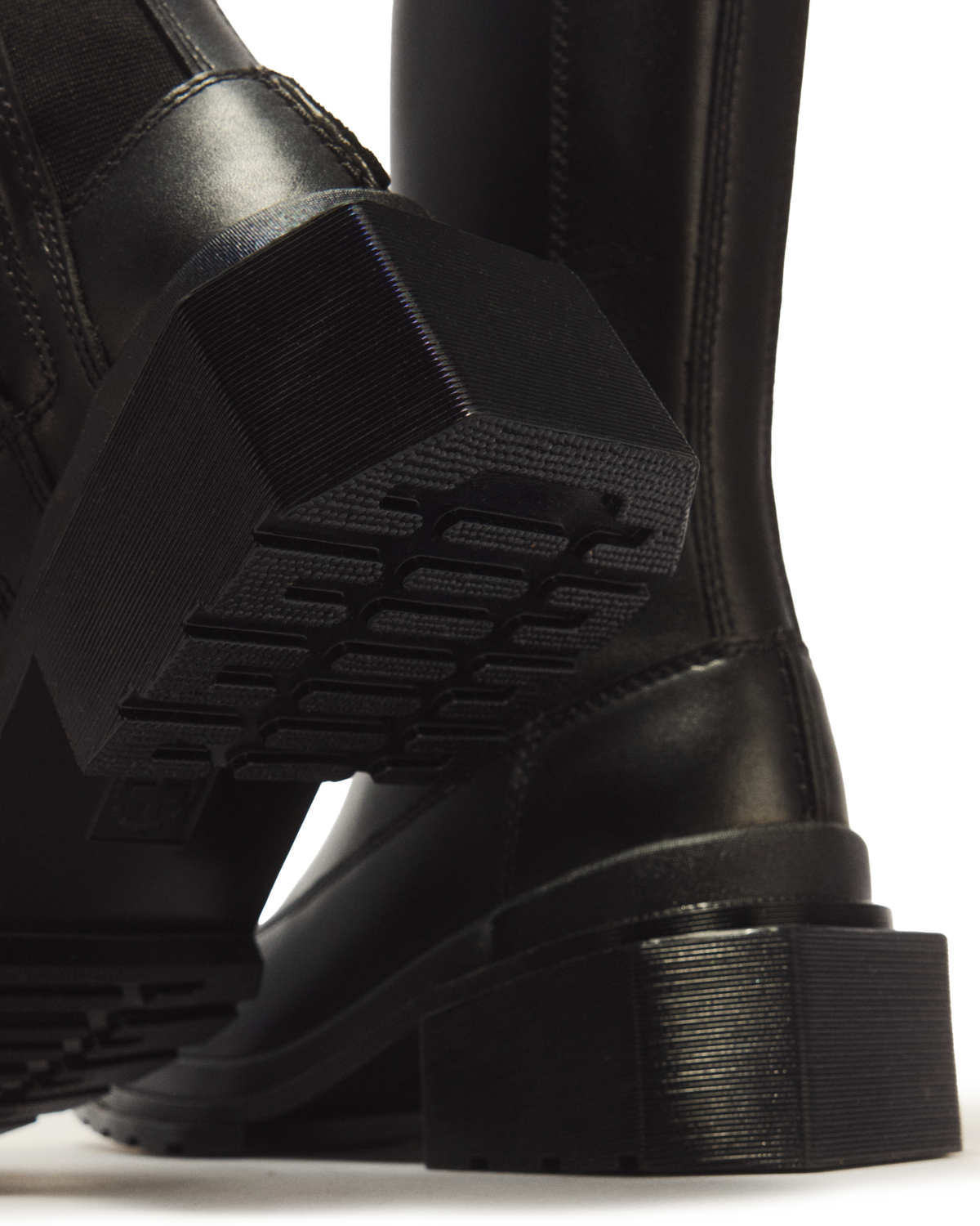 MAYBOLE HI in Black