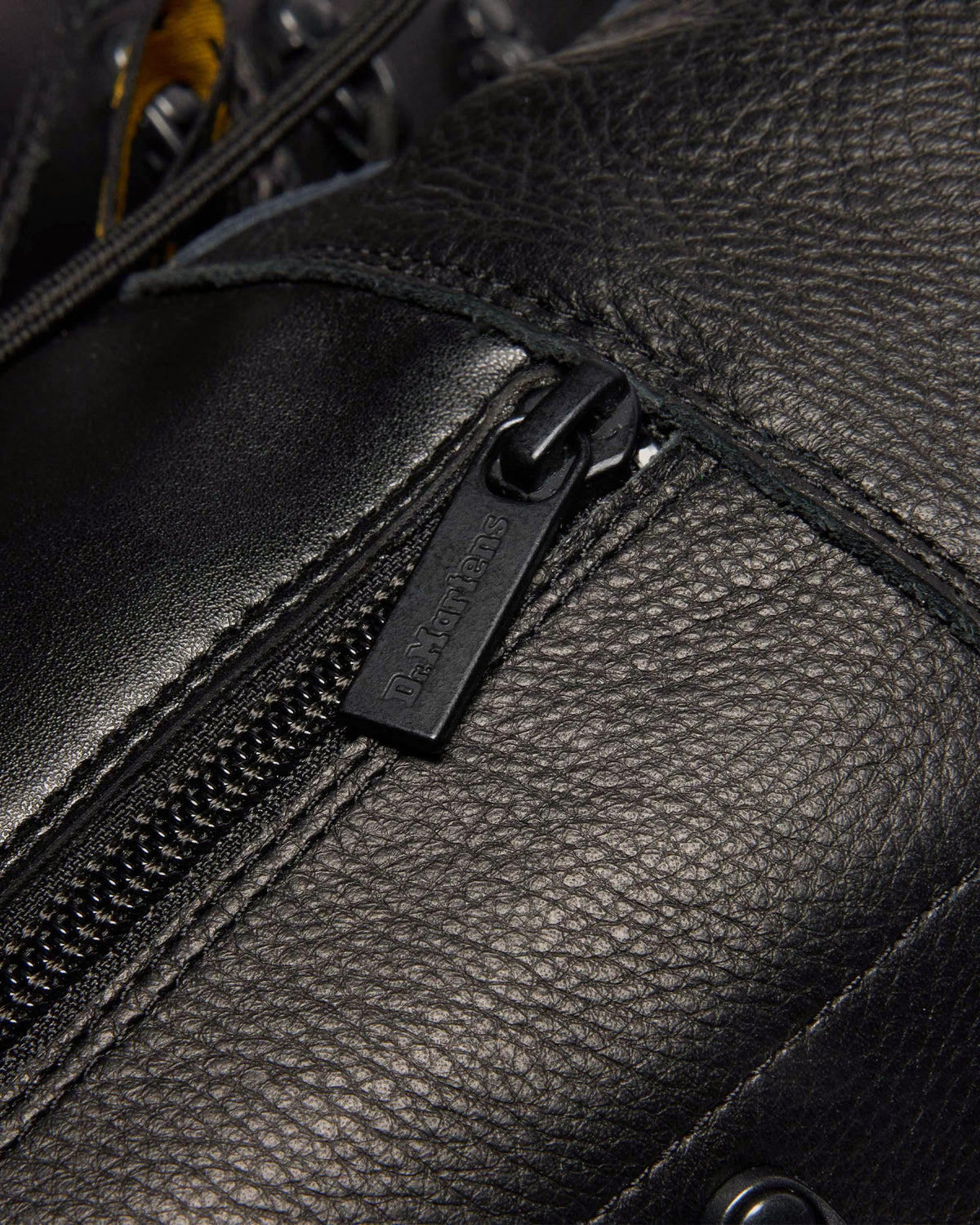 DMXL XTRM HI in Black
