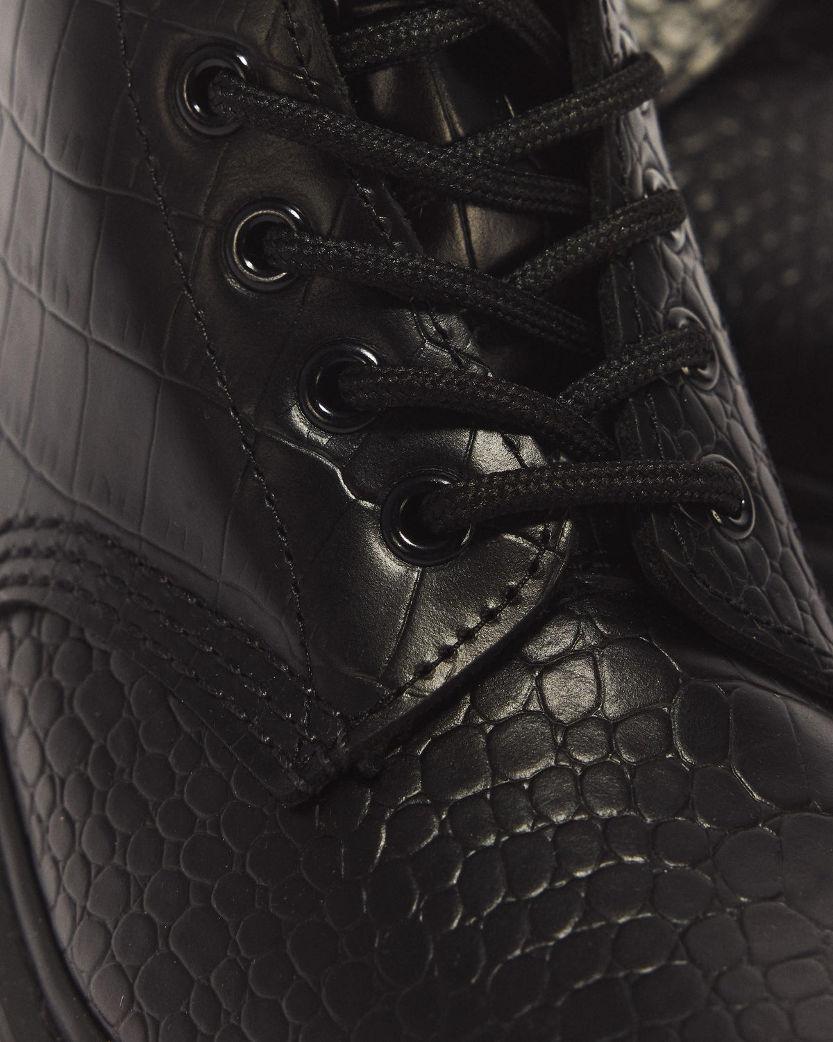 1460 CROCO in Black